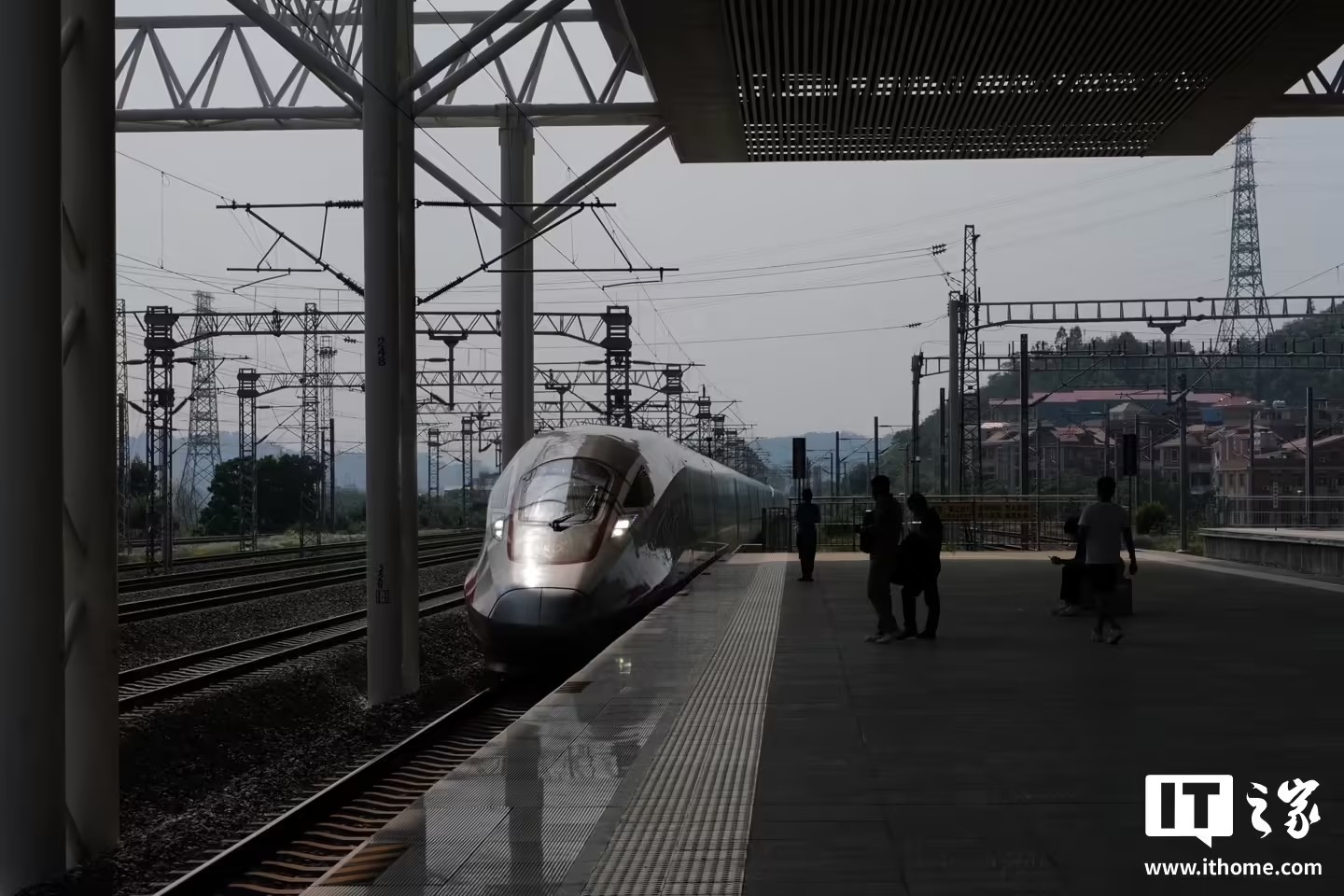 国铁12306今起升级＂铁路畅行＂常旅客会员服务